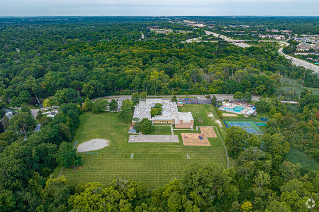 Beechview Elementary School is part of the Farmington Public Schools system.