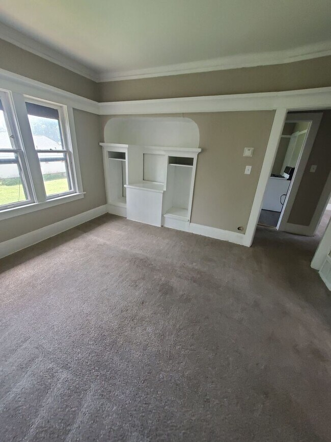 2338-2340-2340 N 15th St Unit 2340A Upper Rear, Milwaukee, WI 53206