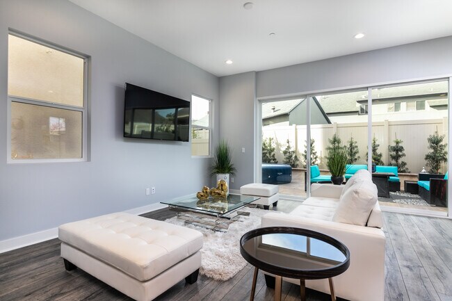 577 Daniel Freeman Cir, Inglewood, CA 90301 - photo 5