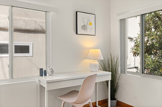 1169 Amherst Ave unit 1173-1/2, Los Angeles, CA 90049 - photo 3