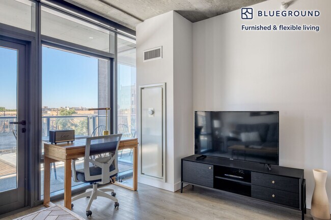 450 W Belmont Ave unit FL5-ID983, Chicago, IL 60657 - photo 4