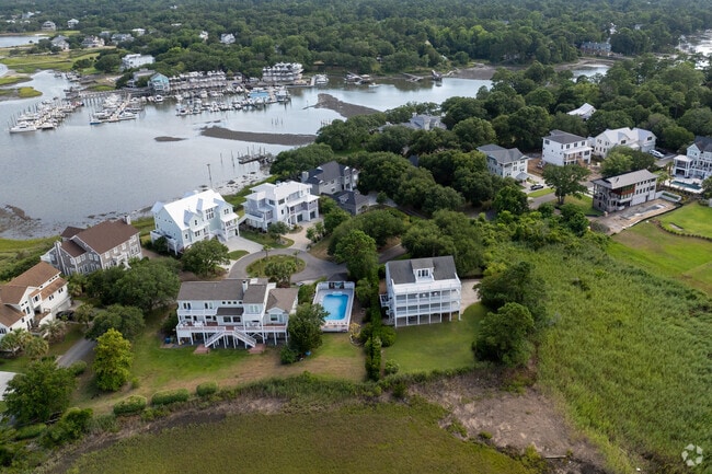 The Intracoastal Waterway is the center of the  Masonboro neighborhood.