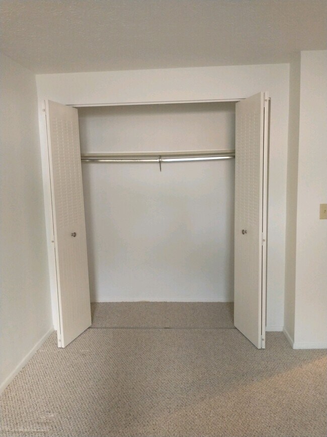 216 Moore Rd unit 2G, Avon Lake, OH 44012 - photo 6