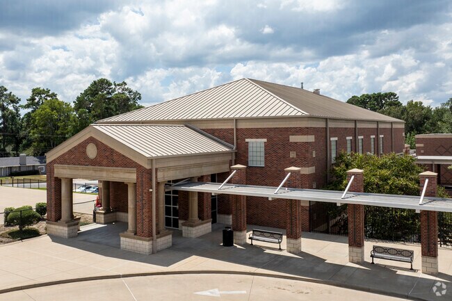 Clarkston Elementary has a low 13:1 student to teacher ratio.