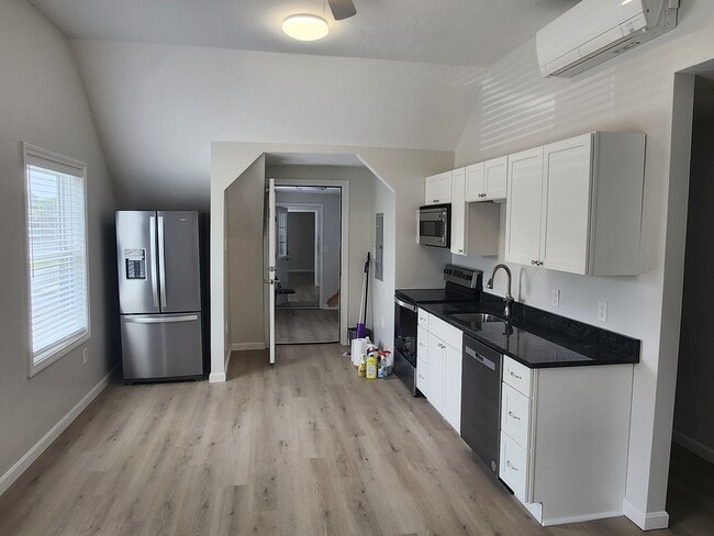 14 Oak St unit 3, Derry, NH 03038 - photo 4