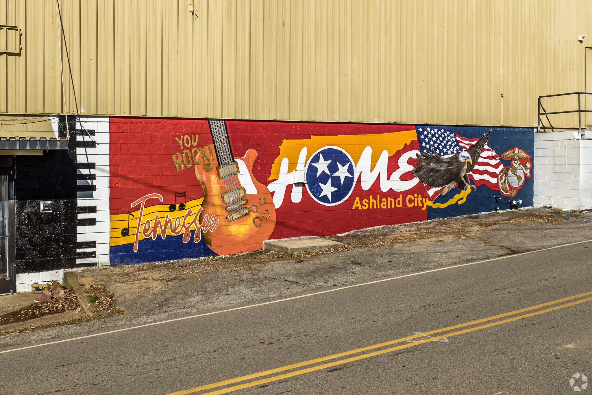 Local residents of Ashland City show pride in their neighborhood.