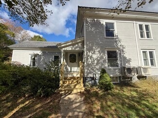 21 Winter St, Topsham, ME 04086