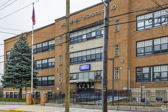 Roosevelt School 10