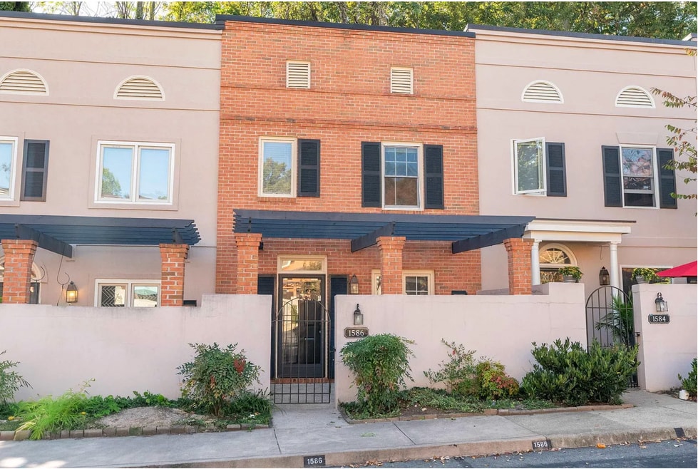 1586 Garden Ct, Charlottesville, VA 22901 - photo 1
