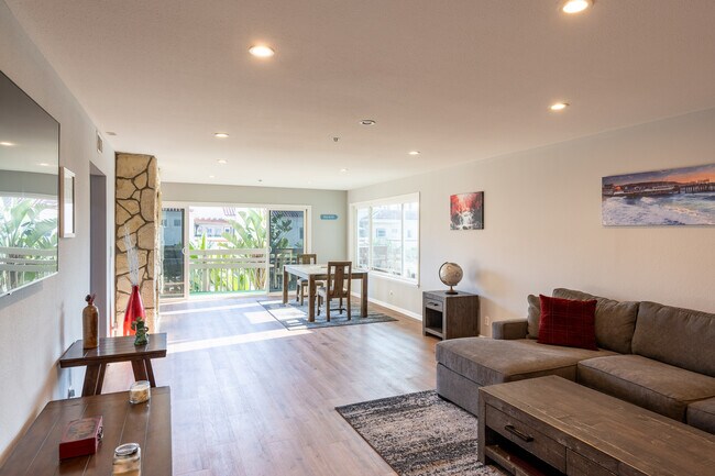 La Casita Condominium unit 115, Redondo Beach, CA 90277 - photo 2