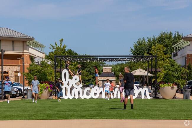 South Randall Road offers retailers of Geneva Commons 3 miles from Rainbow Hills.