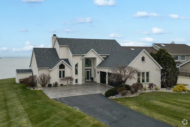 There are many Mansions along the Maumee River in Oregon..