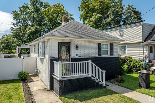 Bungalows of different sizes in Hopelawn meet the needs of local families.
