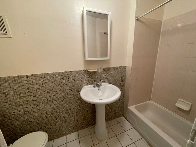 637 Greene Ave unit 2, Brooklyn, NY 11221 - photo 3