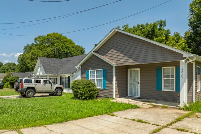 Many of the older homes of Oakview Terrace have been well maintained and renovated.