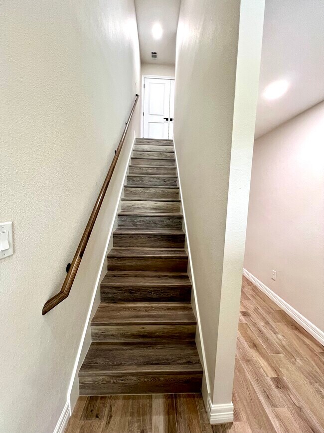 545 S 28th St unit B, Nederland, TX 77627 - photo 7