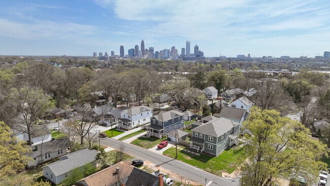 Enderly Park offers quick access to downtown Charlotte’s shops and restaurants.