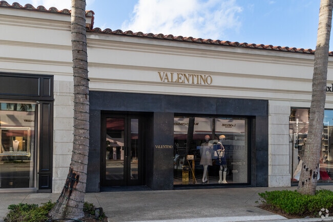 Valentino offers haute couture to the residents of Palm Beach.