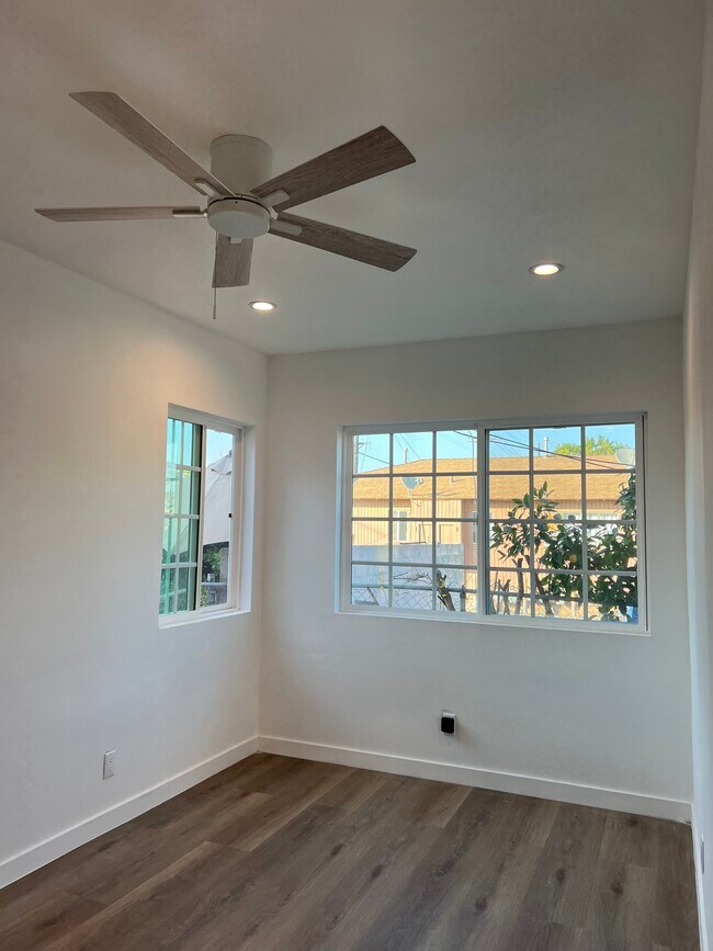 327 W D St unit 327.75, Wilmington, CA 90744 - photo 4