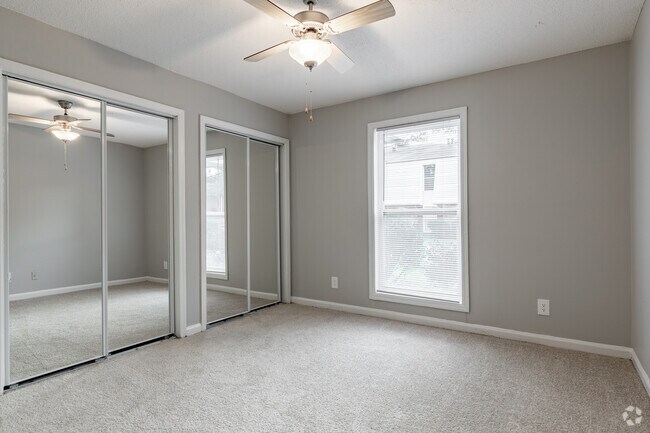 2BR, 1.5BA - 1000SF Bed 2