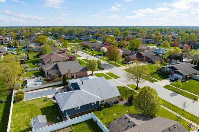 Frankfort Square located in Frankfort, IL has beautiful houses with manicured lawns.