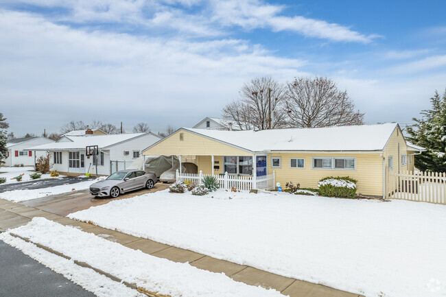 Ranch style homes in Pinewood typically come with attached driveways, some even have covered parking.