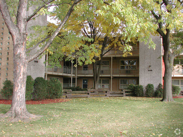 Forest Glen Apartments, La Grange Park, IL 60526 - photo 4
