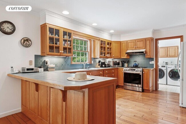 330 Sprig Tree Path, Sag Harbor, NY 11963 - photo 6