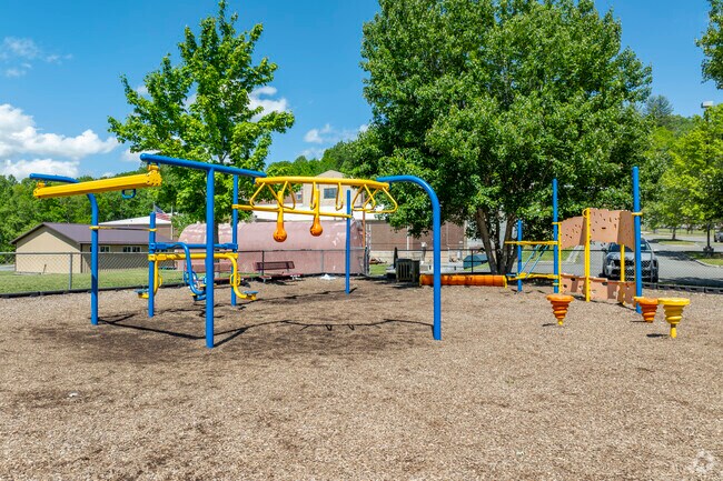 With a B+ grade in academics and teachers from niche.com, Freedom Trail is recognized for educational excellence.