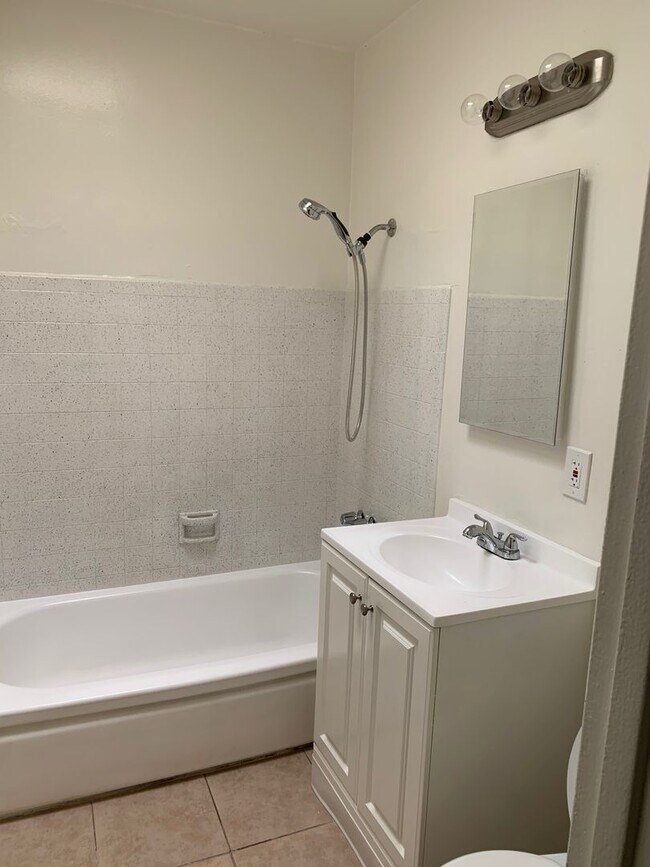 Harbor Apartments, Long Beach, CA 90810 - photo 6