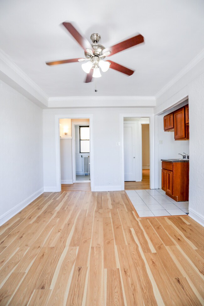 6233 N Winthrop Ave unit 302, Chicago, IL 60660 - photo 2