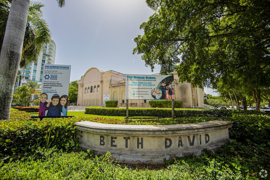 Main entrance to Gordan School Beth & David in The Roads, Miami FL