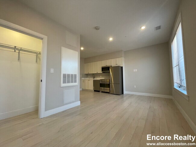 198 Green St unit 402, Jamaica Plain, MA 02130 - photo 5