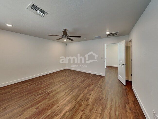 8827 N 171st Dr, Waddell, AZ 85355 - photo 7