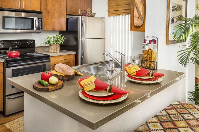 Pinnacle Highland Apartments, Cottonwood Heights, UT 84121 - photo 2