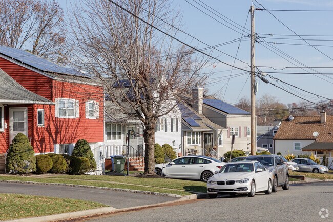 The median home price in Fords, NJ is  $477,000.