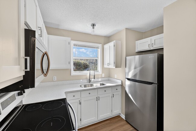 105 Bay Meadow Ct unit 105, Lexington, NC 27292 - photo 6