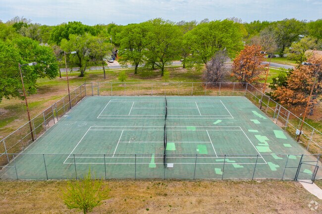 Benjamin Hills-Pleasant Valley has two tennis courts located in Columbine Park.