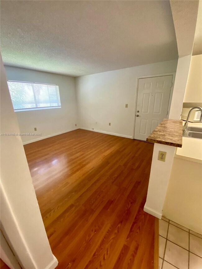 351 Palm Way Unit 307, Pembroke Pines, FL 33025