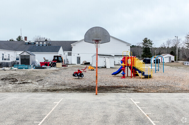 Minot Consolidated School serves the local Minot community.