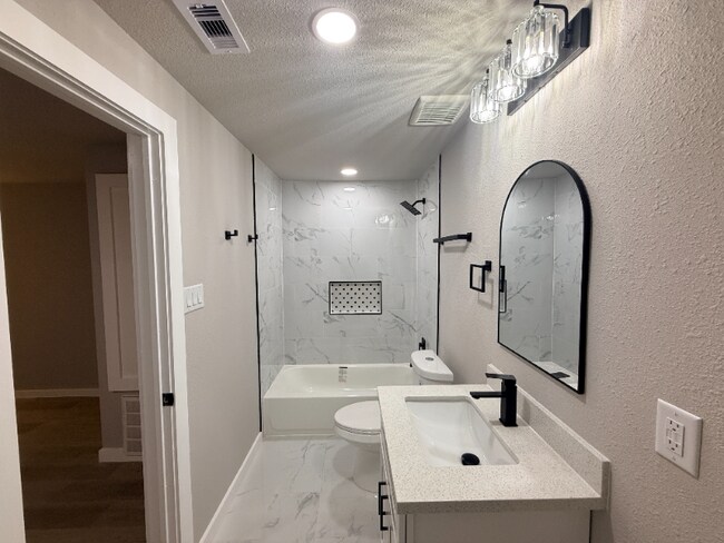 1519 Mckee St unit 3, Houston, TX 77009 - photo 7