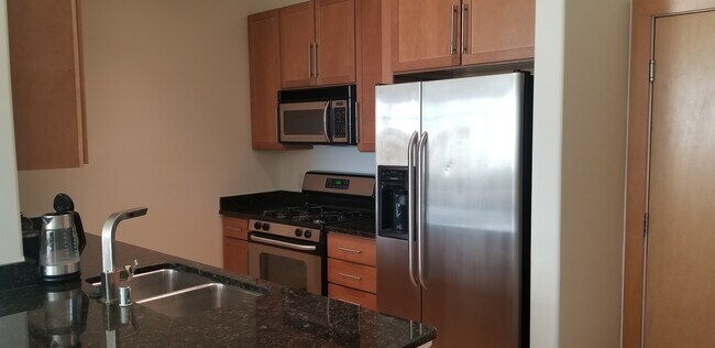 The Sterling unit 408, Milwaukee, WI 53202 - photo 4