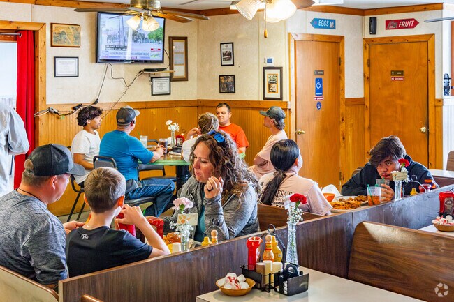 Rainbow Family Restaurant in Mascotte is always busy.
