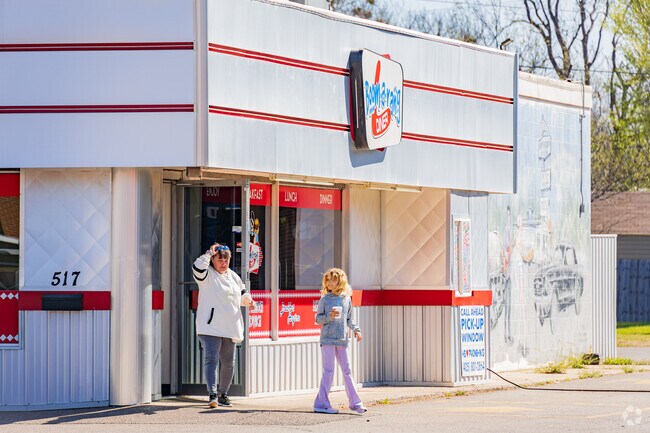 Boom-a-rang Diner near First Courthouse is a cool 50s-style diner chain offering American food.