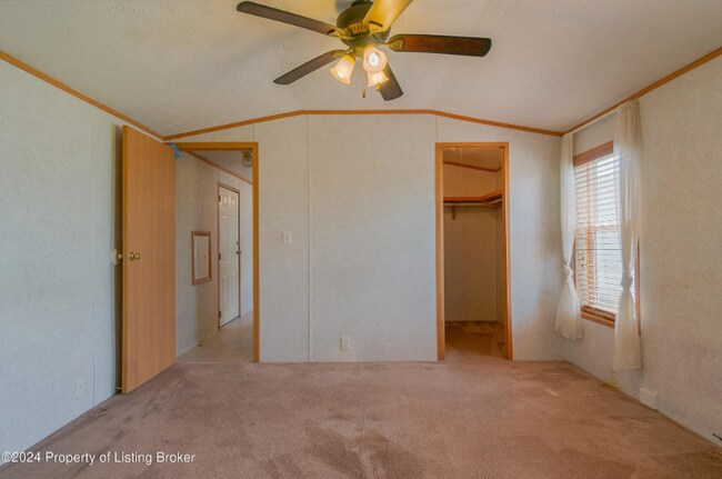 209 2nd St SW, Belfield, ND 58622 - photo 7