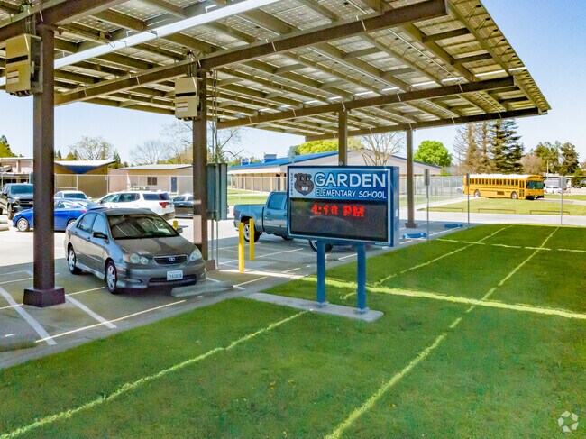 Solar Panel Shade for Parking at Tulare's Garden Elementary School