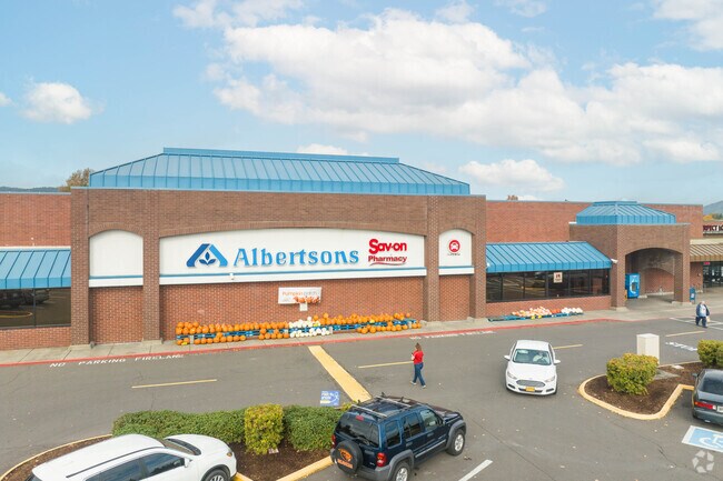 Albertsons is the biggest and closest grocery store to most homes in North Springfield.