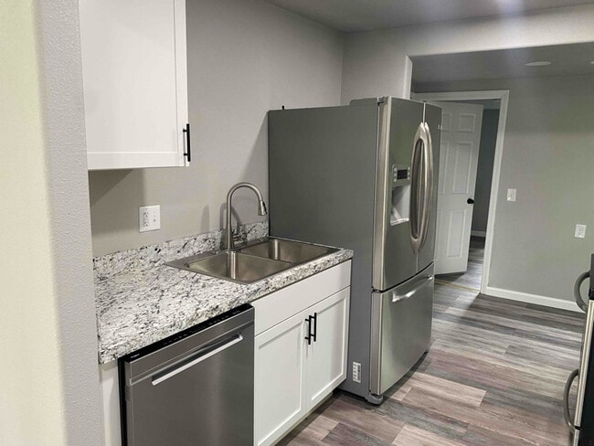 211 S 2nd St, Salina, KS 67401 - photo 3