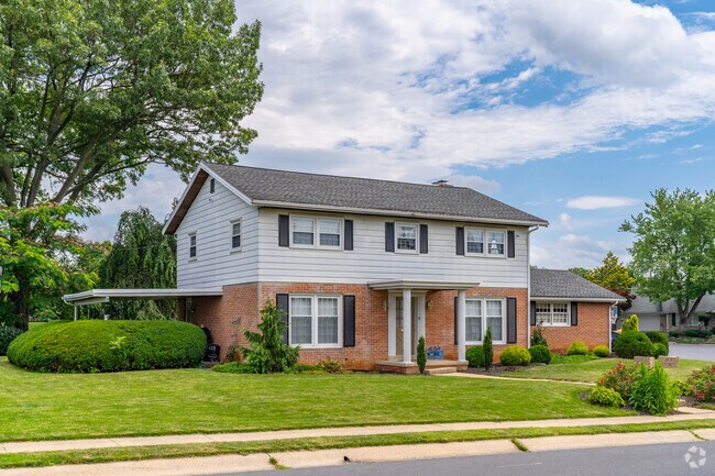 Modern Colonial homes make up the majority of the larger homes in Whitfield.