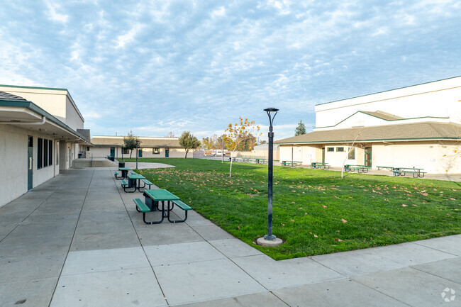 Estrellita Continuation High School is a public high school in Galt.